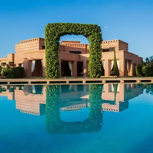 Koutoubia, Jardin Luxuriant, Piscine Et Marrakesh